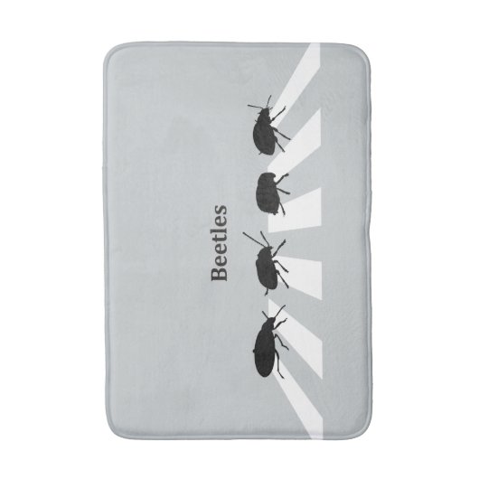 Vier Käfer, die über einen Crosswalk in London… Badematte (Vorderseite Vertikal)