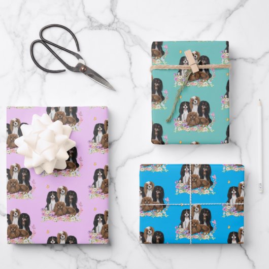 Vier Kavalier King Charles Spaniels in Blume Geschenkpapier Set (Vorderseite)