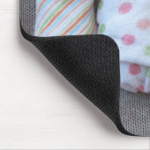 Vier kleine Babys: Polymer-Lehm-Skulpturen Mousepad (Ecke)