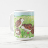Vier kleine Igel auf der blühenden Wiese Kaffeetasse (Vorderseite Links)