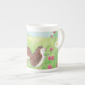 Vier kleine Igel auf der blühenden Wiese Porzellantasse (Vorderseite Rechts)