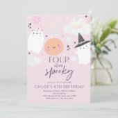 Vier Mal Niedliche Halloween Ghost 4. Geburtstag Einladung (Stehend Vorderseite)