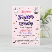Vier Mal Spooky Halloween 4. Mädchen Geburtstag Einladung (Stehend Vorderseite)