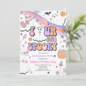Vier mal Spooky Halloween Groovy Ghost Geburtstag Einladung (Stehend Vorderseite)