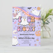 Vier mal Spooky Halloween Groovy Ghost Geburtstag Einladung (Stehend Vorderseite)