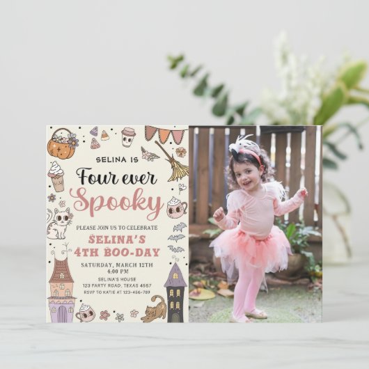 Vier Mal Spooky Niedlich Ghost Halloween Geburtsta Einladung (Stehend Vorderseite)
