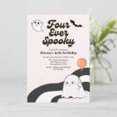 Vier Mal Spooky Retro Halloween 4. Geburtstag Einladung (Stehend Vorderseite)
