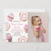 Vier mal süße Cupcake & Donuts 4. Geburtstag Einladung (Vorderseite)