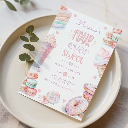 Vier mal süße pastellfarbene Macarons, 4. Geburtst Einladung