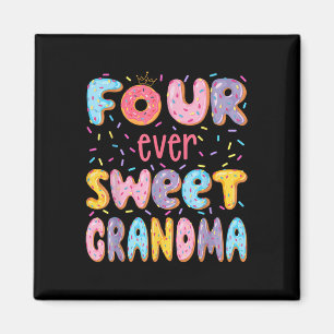 Vier mal Sweet Oma 4. Geburtstagsmädchen Donut Lo Magnet