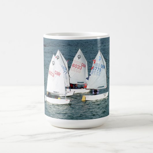 Vier Optimist-Boote Kaffeetasse (Mittel)