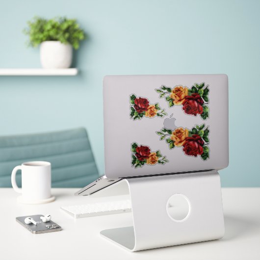 Vier Rote und goldgelbe Rosen Aufkleber (Laptop auf Schreibtisch)