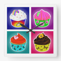Vier Uhr Cupcakes Square Wall Clock