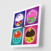 Vier Uhr Cupcakes Square Wall Clock (Winkel)