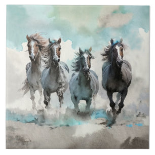 Vier wilde Mustangs galoppieren über die Prärie Fliese