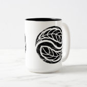 Vier Winde Ein Atemzug "Yin Yang Feathers" Zweifarbige Tasse (VorderseiteRechts)