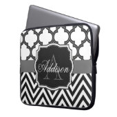 Vierblatt-Winkelzug-Monogramm Laptopschutzhülle (Vorderseite Links)