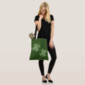 vierblättriges Kleeblatt Grüne Tasche (Am Model)