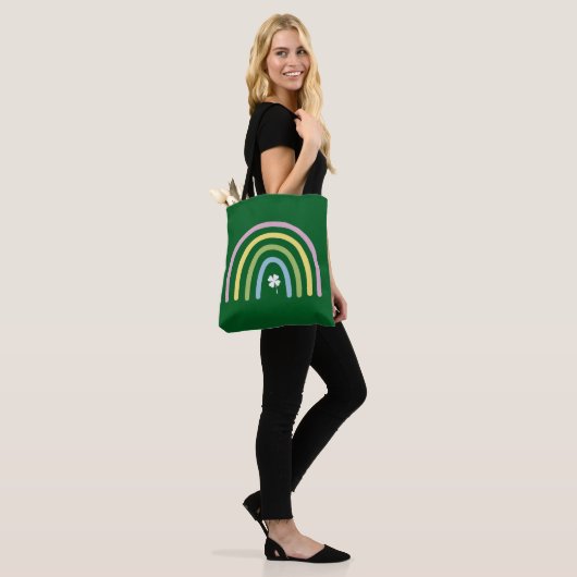 vierblättriges Kleeblatt Rainbow St Patrick's Day Tasche (Am Model)