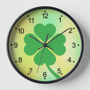 vierblättriges Kleeblatt St. Patrick's Day Design- Uhr