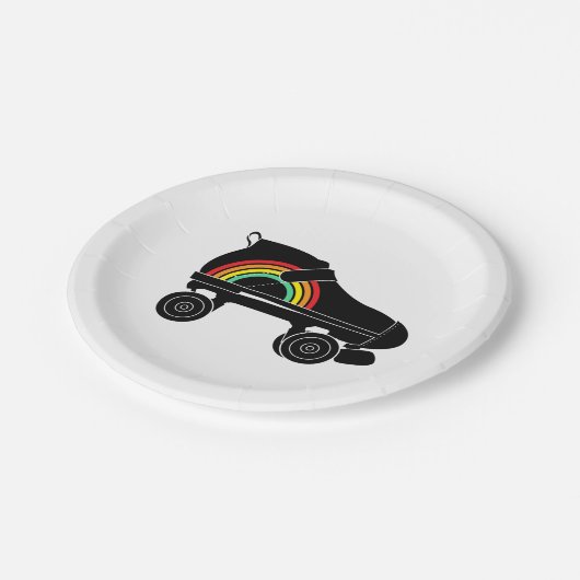 Viererkabelrollen-Skateregenbogen Pappteller (Schrägansicht)