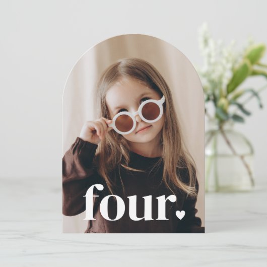 Vierherziges Foto 4. Geburtstag Einladung (Stehend Vorderseite)