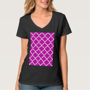 Vierpass-Muster in weißer Kontur auf dunklem Rosa T-Shirt
