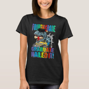 Vierte Klasse Graduate Nails It Abschluss Dinosau T-Shirt