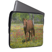 Vierteljahrpferd in Wildblumen Laptopschutzhülle (Vorne Rechts)