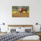 Viertelpferd im Feld der Wildblumen bei Cuero Leinwanddruck (Insitu (Schlafzimmer))