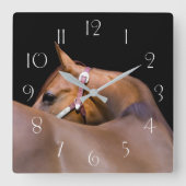 Viertelpferd mit schwarzem Hintergrund Quadratische Wanduhr (Vorderseite)