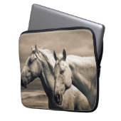 Viertelpferde auf der kanadischen Prärie Laptopschutzhülle (Vorderseite Links)