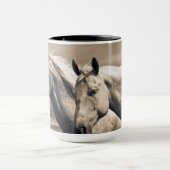 Viertelpferde auf der kanadischen Prärie Tasse (Zentrum)