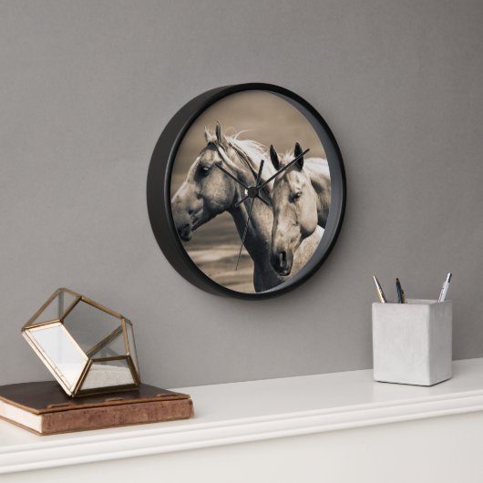 Viertelpferde auf der kanadischen Prärie Uhr (Büro)