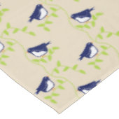 Vierundfünfzig - Tischtuch von zwei blauen Vögeln Tischdecke (Schrägansicht)