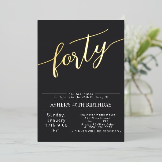 vierzig | Modernes Black & Gold Script 40. Geburts Folieneinladung (Stehend vorne)