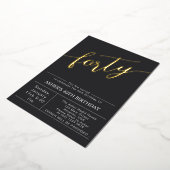 vierzig | Modernes Black & Gold Script 40. Geburts Folieneinladung (Gedreht)