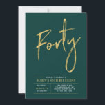 vierzig | Modernes Gold & Green 40. Geburtstags-Pa Einladung<br><div class="desc">Feiern Sie Ihren besonderen Tag mit dieser stilvollen 40. Party Einladung. Dieses Design verfügt über ein schicke Pinselskript "40" mit einem sauberen Layout in smaragdgrün & goldfarbenen Combo. Weitere Designs und Party-Zubehör sind in meinem Shop BaraBomDesign erhältlich.</div>