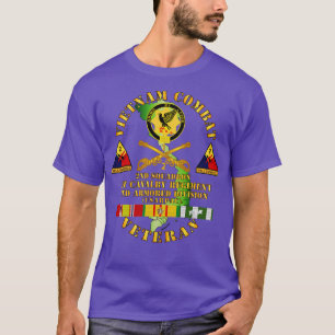 Vietnam Combat Veteran 2. Squadron 1. Cav Regt 2 T-Shirt