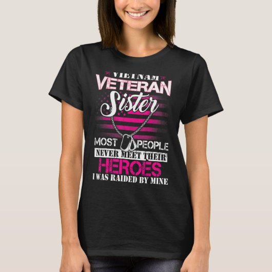 Vietnam Veteran Sister aufgezogen von meinem Helde T-Shirt (Vorderseite)