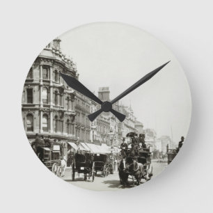 View down Oxford Street, London (b/w photo) Runde Wanduhr