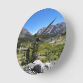 View of Shell Lake, Tioga Pass, CA Runde Wanduhr (Winkel)