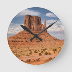 View of the Mittens, Monument Valley Runde Wanduhr