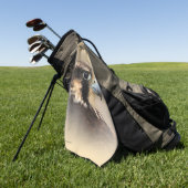 Vignettiertes Profil eines Peregrine Falken Golfhandtuch (Gras)