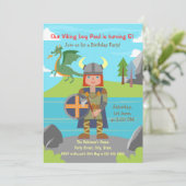 Viking Boy Krieger und Dragon Birthday Party Einladung (Stehend Vorderseite)