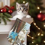 Viking Cat Blue Dragon Kleiner Weihnachtsstrumpf<br><div class="desc">Eine Norwegische Waldkatze sitzt an einem Baum mit einem blauen Drachen in einer Schlacht Helmut. Schnee um sie herum und ein Schwert hinter der vikkenden Schlachtaxt neben ihnen.</div>