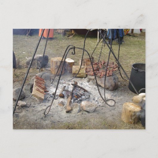 Viking Market Campfire Kochen Postkarte (Vorderseite)