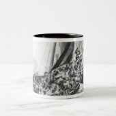 Viking-Schiffe Zweifarbige Tasse (Mittel)