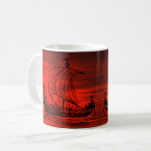 Viking Ship bei Sonnenuntergang am Roten Meer Kaffeetasse (Vorderseite Links)