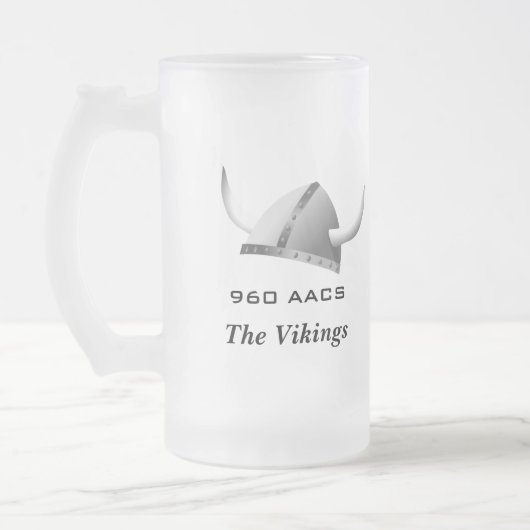 Viking-Sturzhelm u. Wings-Personalized. Mattglas Bierglas (Links)